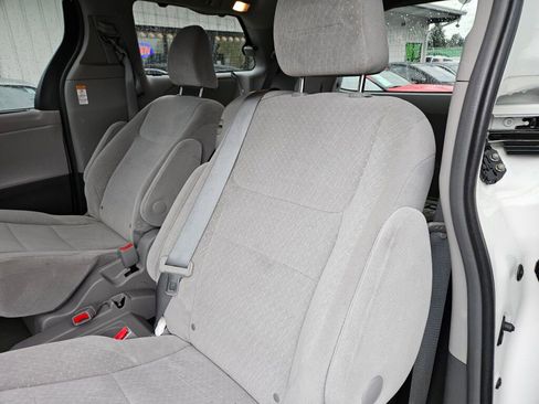 Used 2016 Toyota Sienna LE image 20