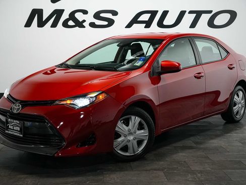 Used 2017 Toyota Corolla LE FWD image 2