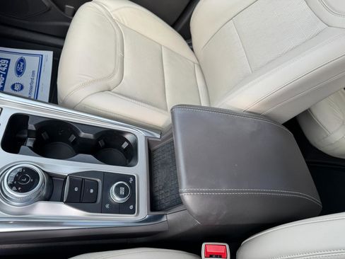Used 2023 Ford Explorer Platinum w/ Technology Package AWD/4WD image 24