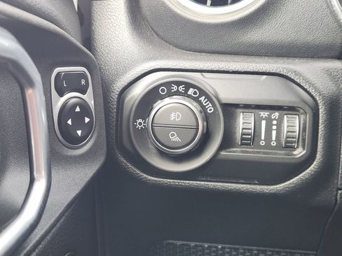 Used 2021 Jeep Gladiator Overland w/ Popular Equipment Package image 23