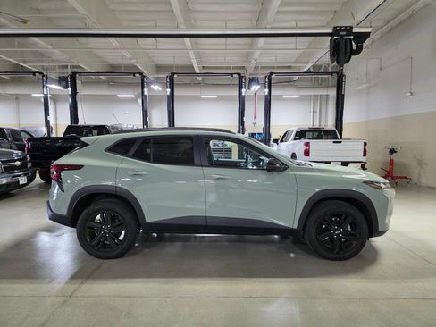 Used 2025 Chevrolet Trax ACTIV w/ Driver Confidence Package FWD image 8