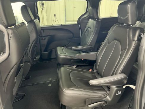 New 2026 Chrysler Pacifica Select FWD image 22