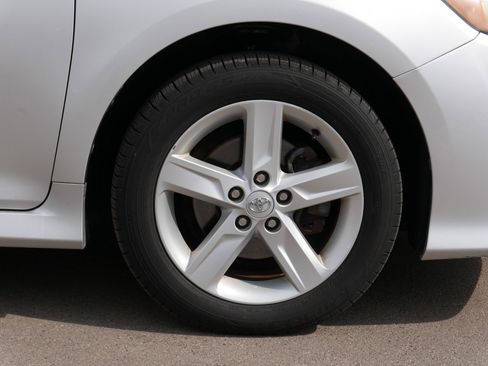 Used 2014 Toyota Camry SE w/ Fleet Convenience Package image 15