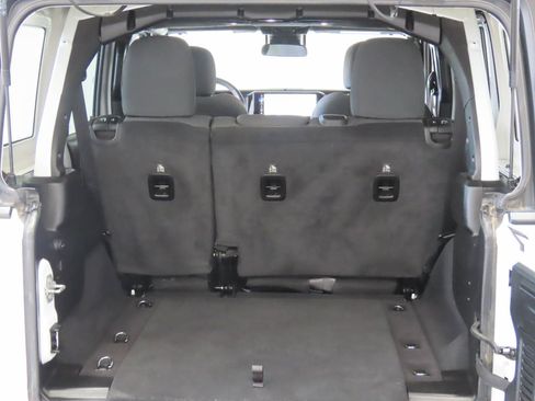 Used 2024 Jeep Wrangler Unlimited Sport AWD/4WD image 17