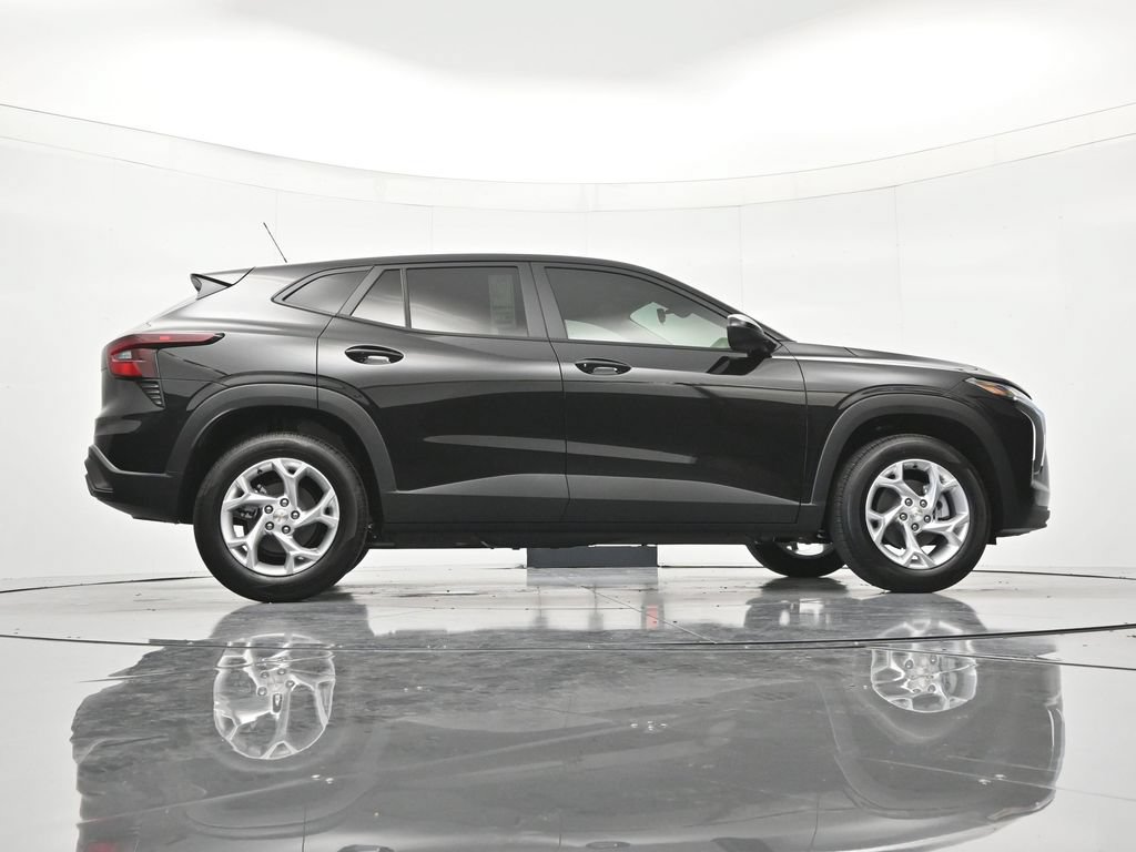 New 2026 Chevrolet Trax LS w/ LS Convenience Package FWD image 39
