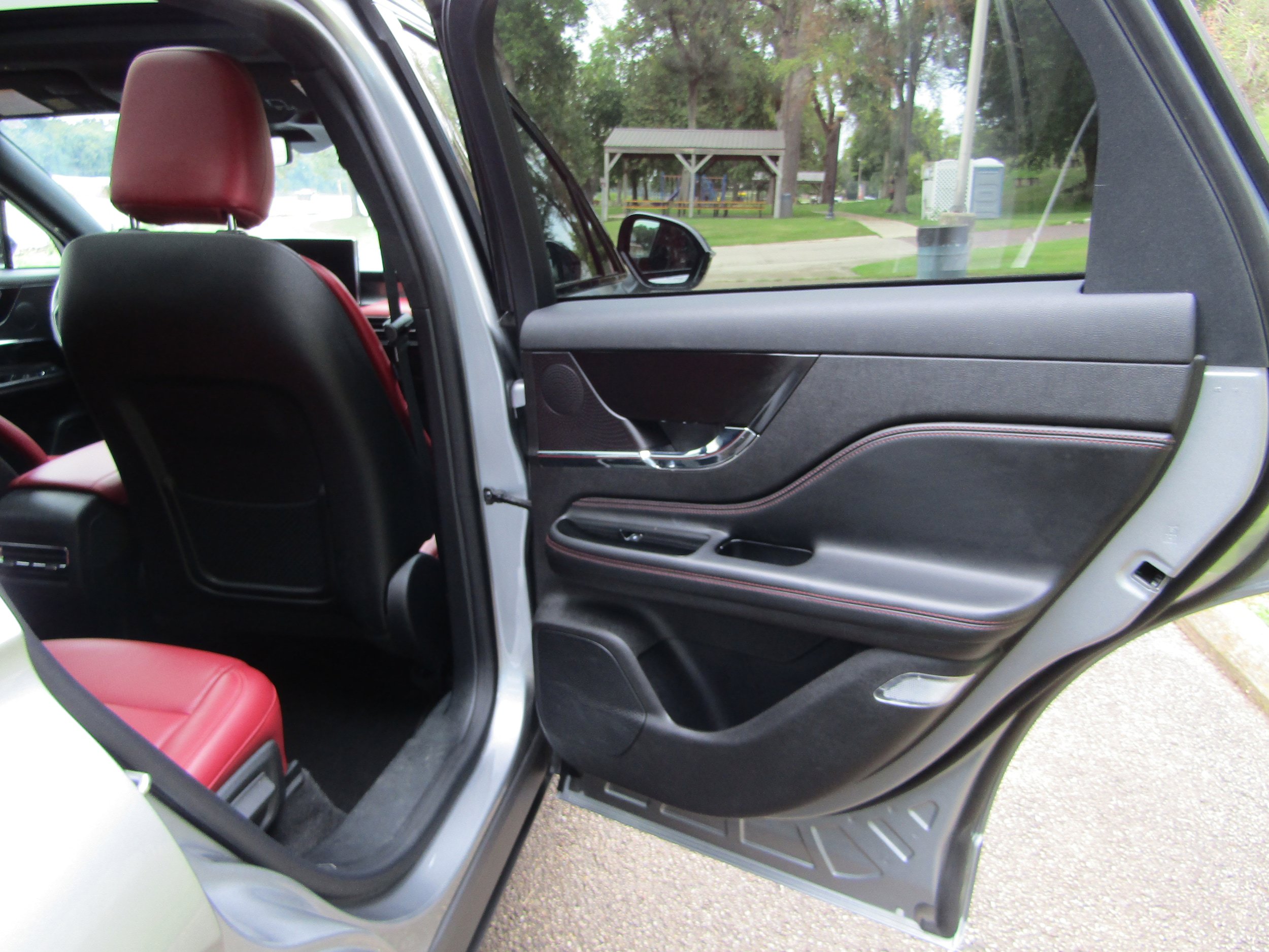 Used 2024 Lincoln Corsair Reserve w/ Equipment Group 201A AWD/4WD image 23