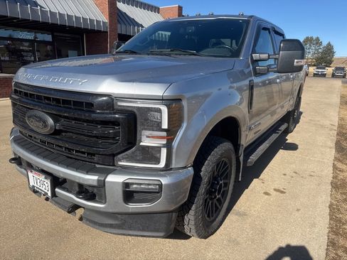 Used 2022 Ford F250 Lariat w/ Black Appearance Package image 3