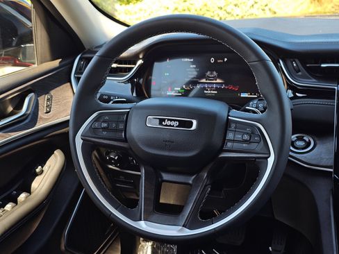 Used 2023 Jeep Grand Cherokee 4WD 4xe image 24