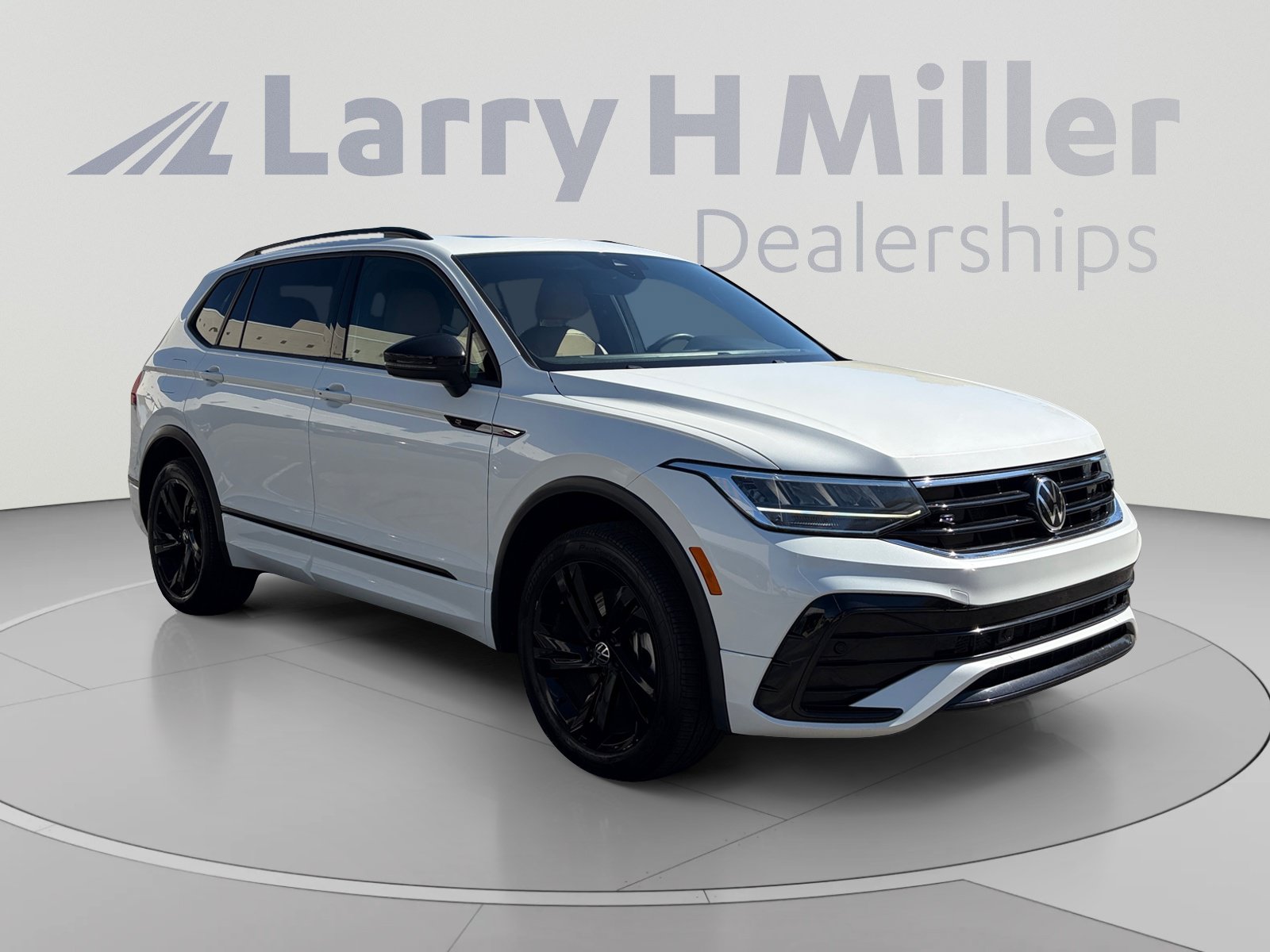 Used 2023 Volkswagen Tiguan SE R-Line AWD/4WD image 7