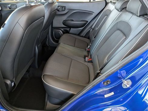 Used 2022 Hyundai Venue Limited image 28