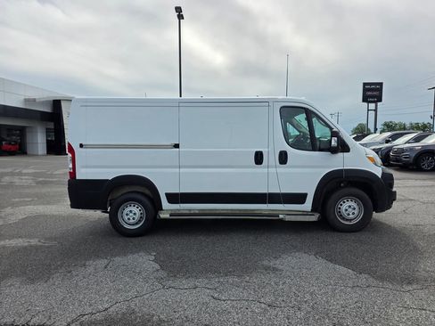 Used 2025 RAM ProMaster 2500 w/ U-Haul Equipment Group FWD image 9