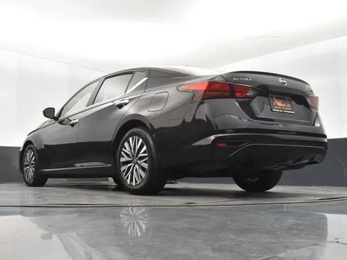 Used 2024 Nissan Altima 2.5 SV image 12