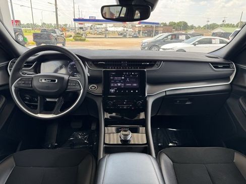 Used 2024 Jeep Grand Cherokee Altitude image 7