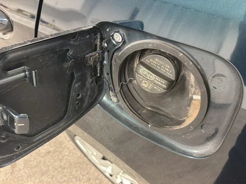 Used 2017 Toyota Corolla LE w/ Carpet Mat Package (TMS) FWD image 27