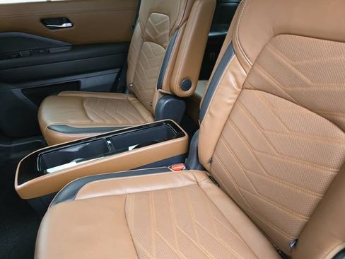 Used 2022 Nissan Pathfinder Platinum w/ Cargo Package FWD image 14