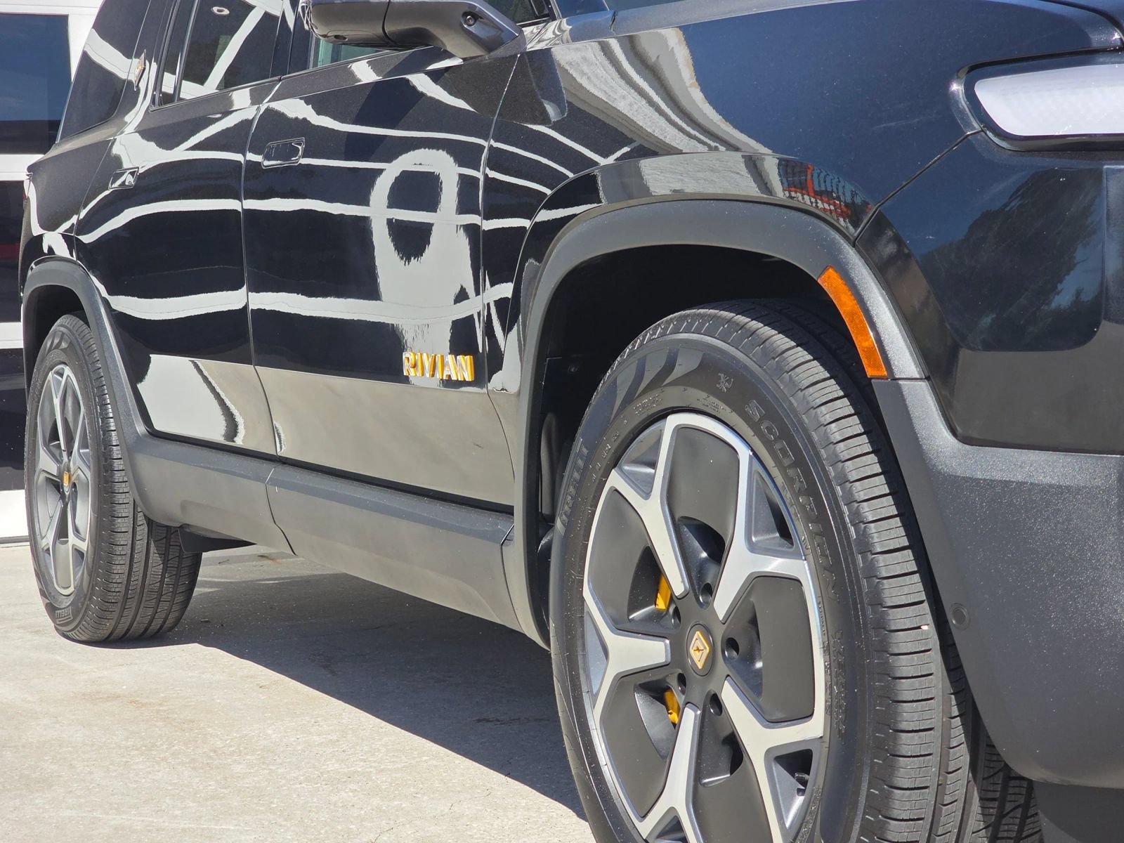 Used 2024 Rivian R1S Adventure Quad AWD/4WD image 39