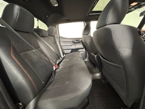 Used 2016 Toyota Tacoma TRD Off-Road w/ Premium & Technology Package image 14