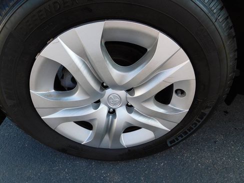 Used 2013 Toyota RAV4 LE AWD/4WD image 31