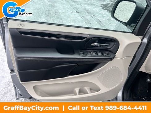 Used 2019 Dodge Grand Caravan SXT image 10
