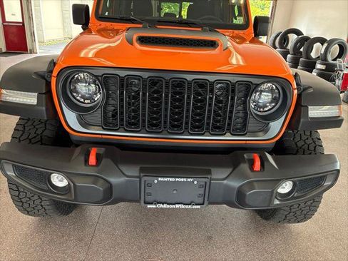 Certified 2025 Jeep Gladiator Mojave w/ Convenience Group AWD/4WD image 3
