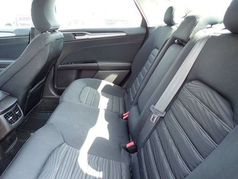 Used 2016 Ford Fusion SE FWD image 12