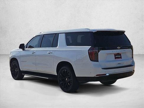 Used 2025 Chevrolet Suburban LS AWD/4WD image 8