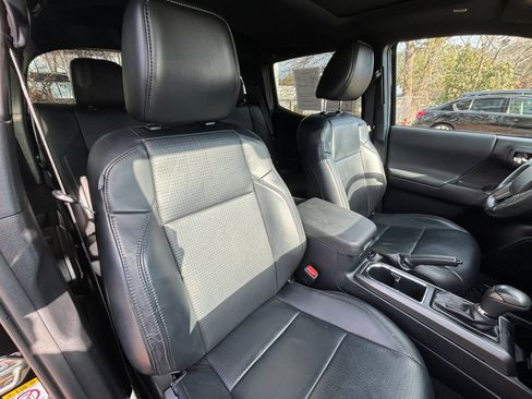 Used 2019 Toyota Tacoma TRD Off-Road image 16