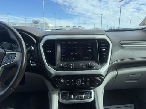 Used 2020 GMC Acadia SLT w/ Driver Alert Package II image 10
