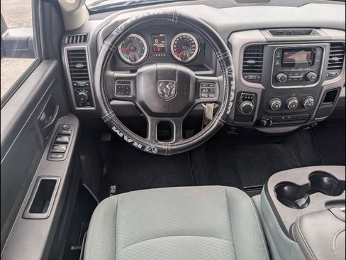 Used 2017 RAM 1500 Express RWD image 10
