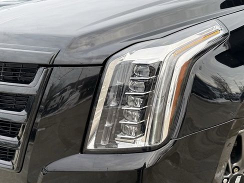 Used 2019 Cadillac Escalade ESV Premium Luxury image 25