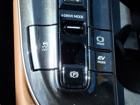 Used 2025 Toyota Crown Signia AWD/4WD image 23