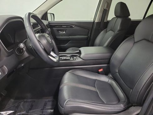 Certified 2025 Honda Pilot Touring image 21