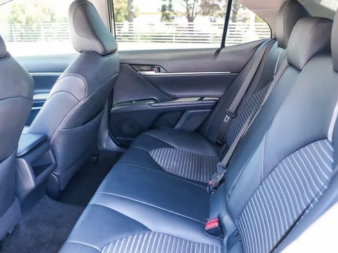 Used 2018 Toyota Camry SE FWD image 18