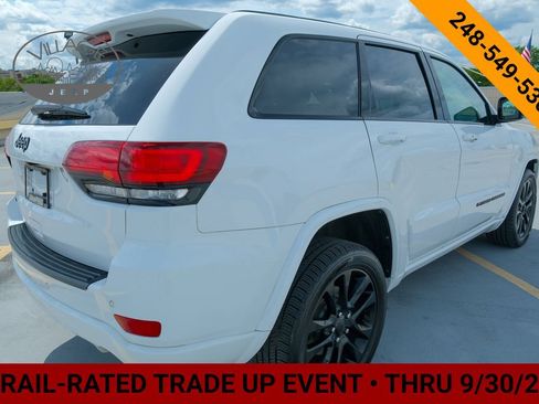 Used 2022 Jeep Grand Cherokee Laredo X AWD/4WD image 6