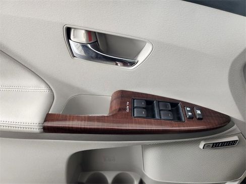 Used 2010 Toyota Venza AWD image 9