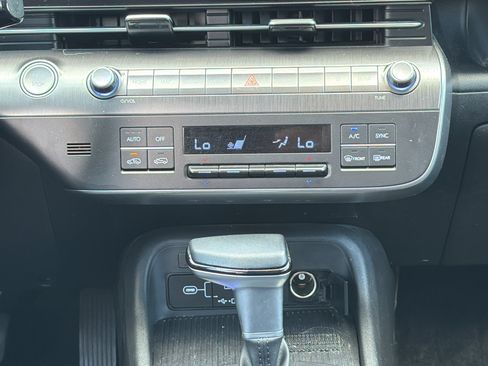 Used 2025 Hyundai Kona SEL FWD image 17