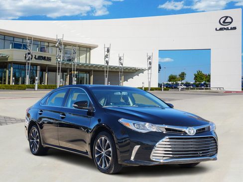 Used 2016 Toyota Avalon XLE Premium image 2