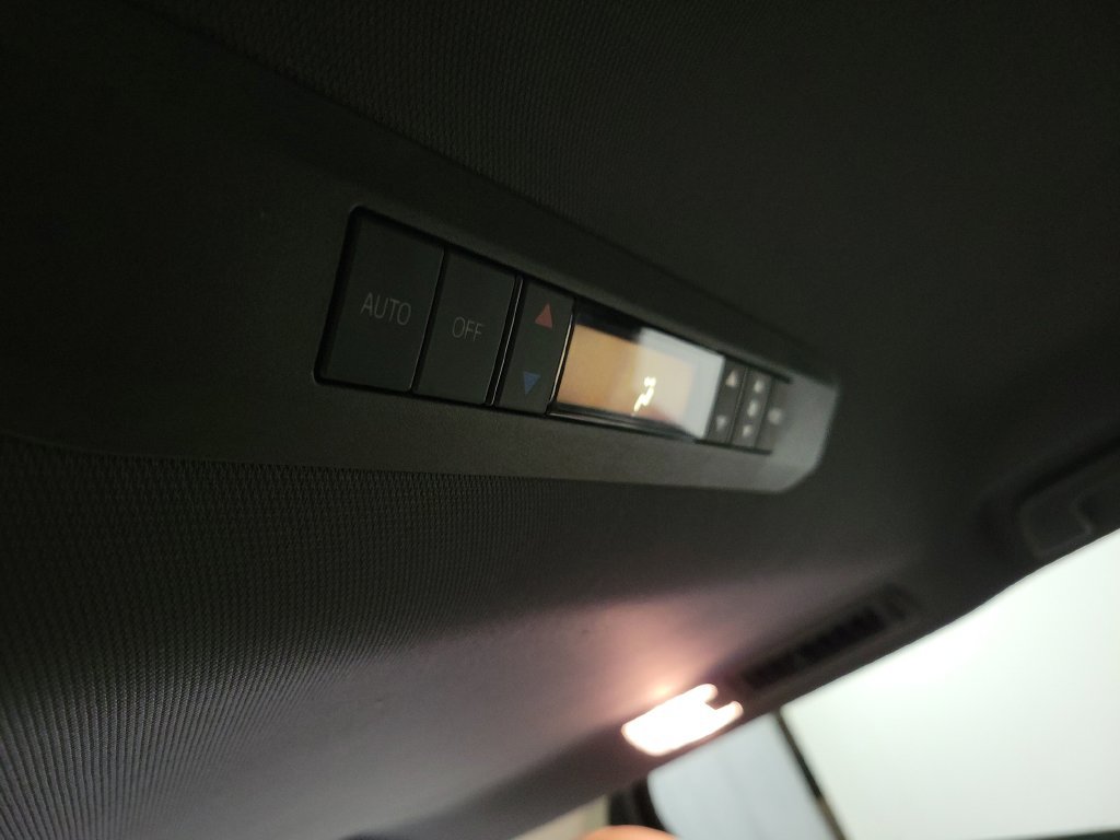 Used 2022 Toyota Sienna XLE FWD image 33