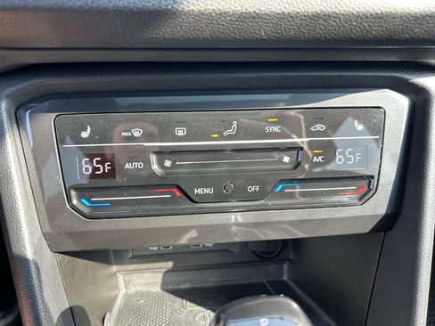 Certified 2023 Volkswagen Tiguan SE R-Line image 4