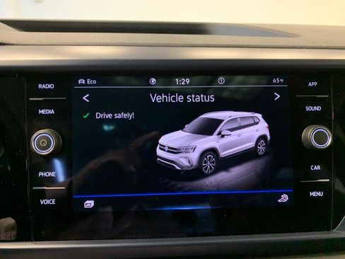 Used 2022 Volkswagen Taos SE image 30