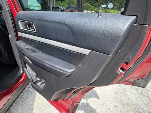 Used 2016 Ford Explorer XLT w/ Equipment Group 202A AWD/4WD image 21