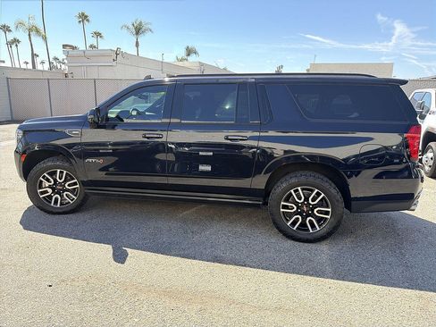 Used 2022 GMC Yukon XL AT4 w/ AT4 Premium Package AWD/4WD image 8