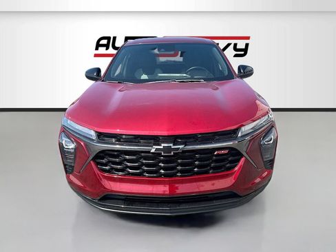 Used 2025 Chevrolet Trax RS FWD image 2