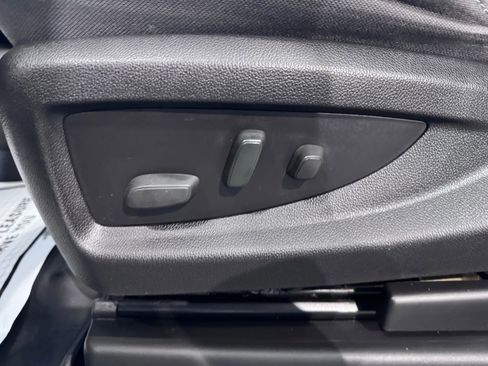 Used 2018 Chevrolet Silverado 1500 LT w/ LT Eassist Package image 11