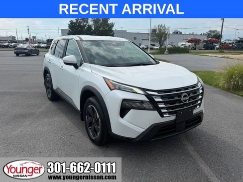 Certified 2025 Nissan Rogue SV AWD/4WD image 1