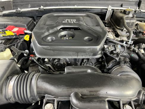 Used 2021 Jeep Wrangler Unlimited Sahara AWD/4WD image 29