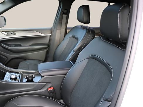 New 2026 Jeep Grand Cherokee Altitude RWD image 12