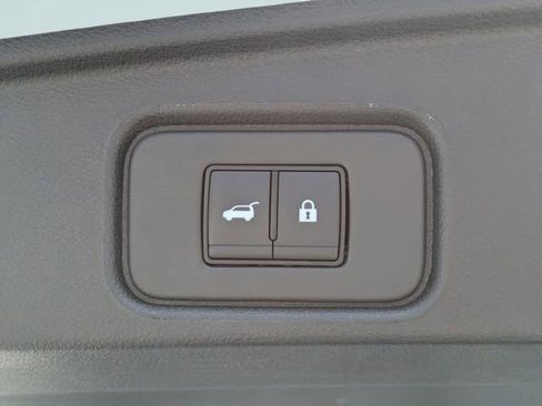 Used 2025 Nissan Pathfinder SV FWD image 14