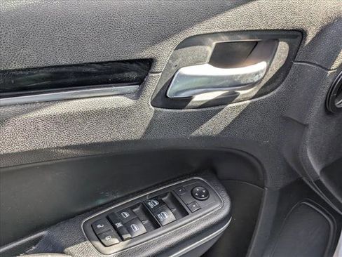 Used 2019 Chrysler 300 S image 4