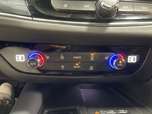 Used 2023 Buick Enclave Essence w/ Sport Touring Edition image 19